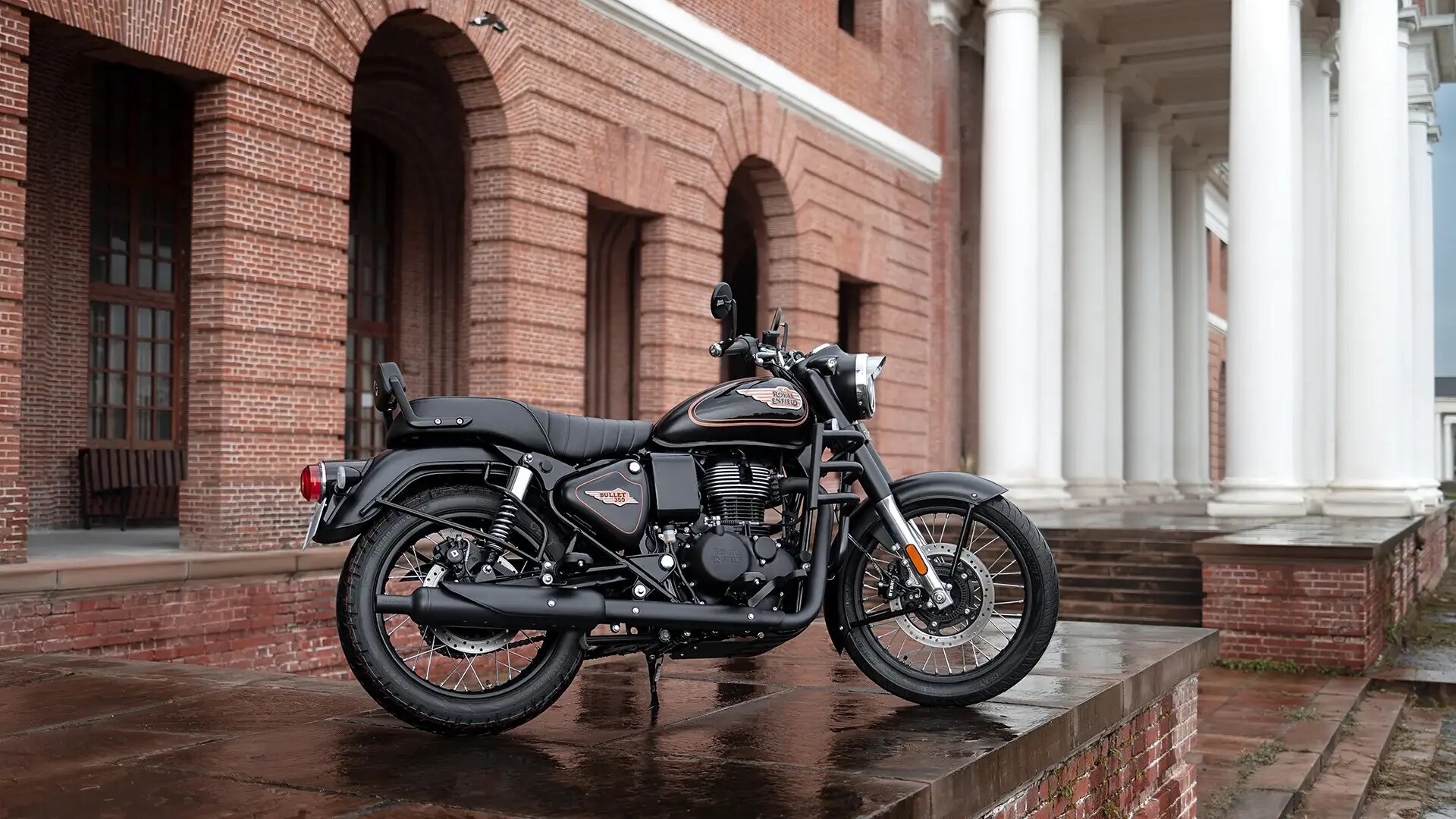 Royal Enfield Bullet 350: Classic Icon with a Powerful 349cc Engine